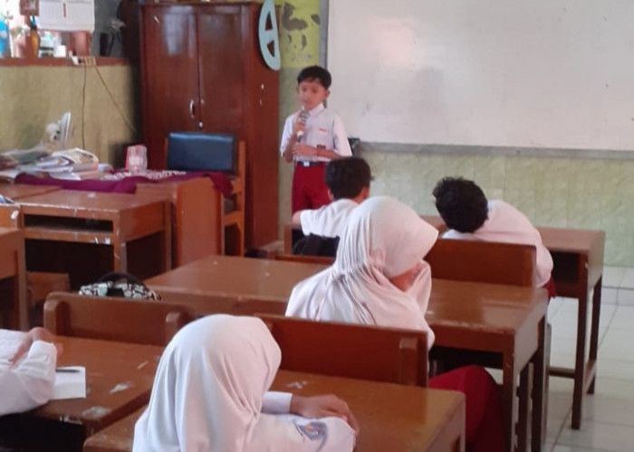 'Sholikhah Mesiem' Guru SDN Kuripan Lor 01, Ubah Kelas Gaduh Jadi Kondusif Lewat Sholawat
