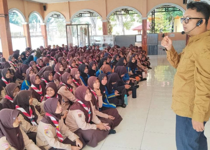 Bekali Pemilih Pemula, KPU Kabupaten Pekalongan Gelar KPU Mengajar di SMAN 1 Kedungwuni