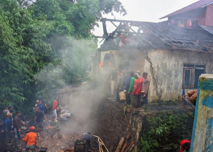 Rumah dan Kandang di Desa Klesem Kabupaten Pekalongan Terbakar, 5 Ekor Kambing Mati