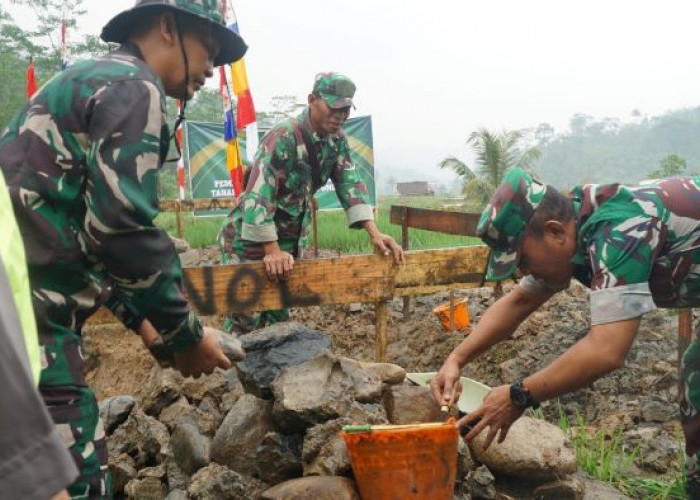 Kodim 0710 Pekalongan Bangun Jembatan Gantung Garuda di Pelosok Paninggaran, Pecah Kebuntuan Akses 2 Desa