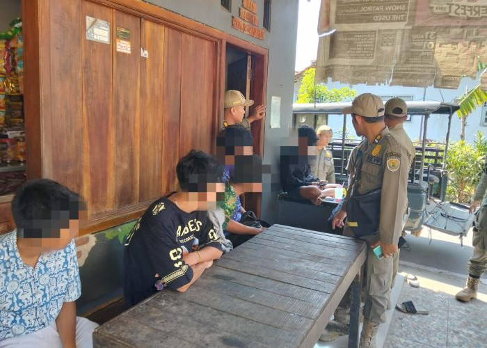6 Pelajar Terjaring Razia Satpol PP di Kajen, Kepergok Bolos Sekolah Sambil Merokok di Warung