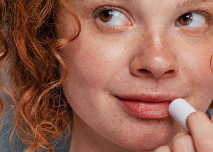 5 Merk Lip Balm yang Bagus untuk Bibir Kering dan Hitam, Cocok Buat Ibu Rumah Tangga