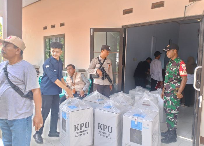 TNI-Polri Kawal Pendistribusian Logistik Pilkada 2024 di Kabupaten Pekalongan dari PPK ke PPS