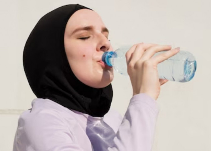 8 Manfaat Minum Air Zam-zam untuk Tubuh, Apakah Sehat untuk Ginjal? Yuk Simak Ulasannya di Sini