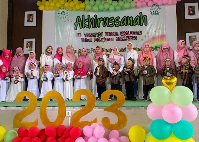 Lulusan KB Aisyiyah Birrul Walidain Kauman Batang Diajak Percaya Diri dan Mandiri Lanjutkan Pendidikan