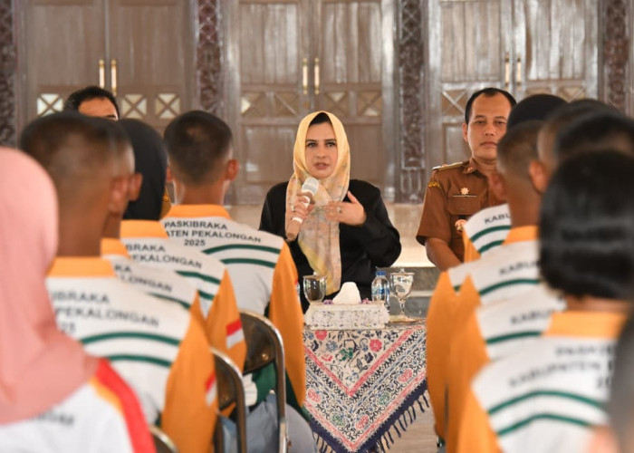 Bupati Fadia Arafiq dan Wakil Bupati Sukirman Beri Motivasi untuk Paskibraka Kabupaten Pekalongan 2025