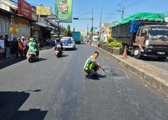 Pejalan Kaki Tewas Tertabrak Truk Tronton di Perlintasan Jalan Pantura Depan Pasar Batang