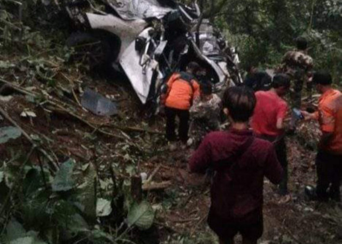 Inilah Identitas 4 Korban Meninggal Akibat Kecelakaan Fortuner Terjun ke Jurang di jalur Bawang-Dieng