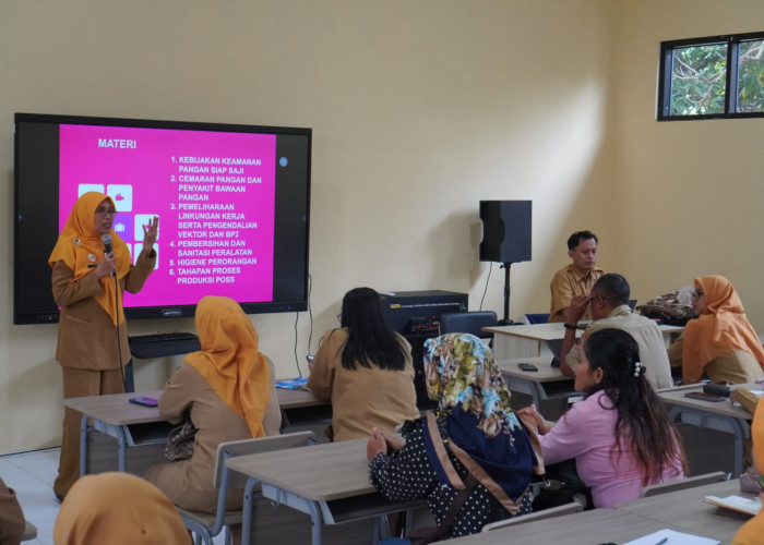 Wujudkan Kantin Sehat, Penjamah Makanan di 4 SMKN Kota Pekalongan Ikuti Sosialisasi Standar Higiene Pangan