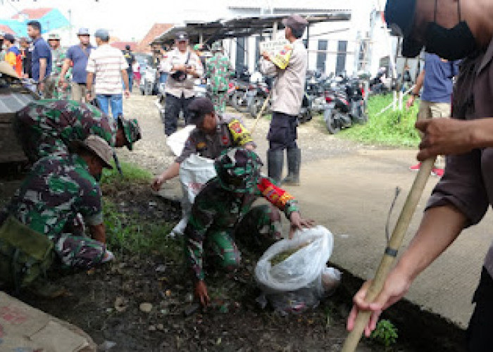Program Pendekar Sampah Terus Dilakukan, TNI Polri di Pekalongan Bersihkan Pasar Sragi