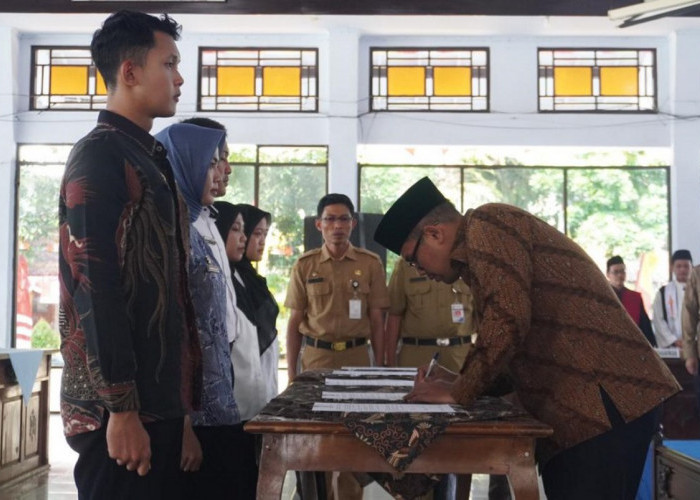 Serahkan 109 SK PNS dan PPPK, Bupati Batang Ingatkan Jangan Ada Fenomena Talak Cerai Setelah Diangkat