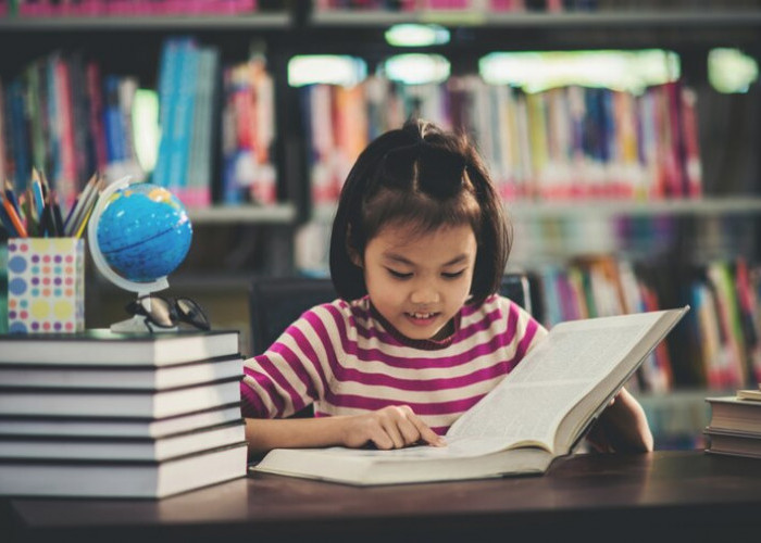 Inilah 6 Manfaat Membaca untuk Perkembangan Anak, Perkenalkan Buku pada Buah Hatimu Sejak Dini!