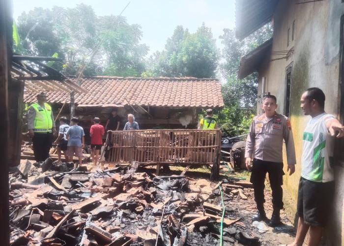 Api Lahap Rumah Warga di Talun Pekalongan, Diduga Berasal dari Tungku yang Masih Menyala