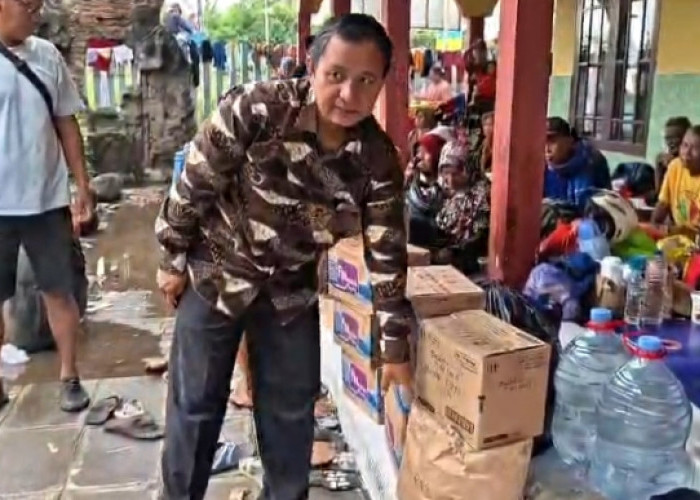 Wakil Ketua DPRD Sumar Rosul Tinjau Pengungsian di Tirto, Salurkan Bantuan dan Siapkan Solusi Jangka Pendek
