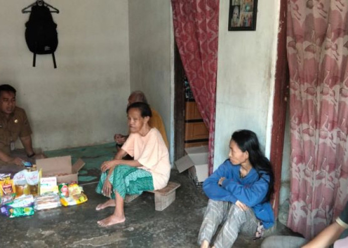 Melihat Dapur Mbah Dayat, Sekda Pekalongan Pastikan Lansia Desil 1 Tak Kelaparan Saat Bansos Tersendat