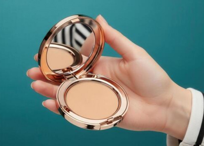 4 Bedak yang Bikin Glowing dan Tahan Lama di Wajah Berflek Hitam
