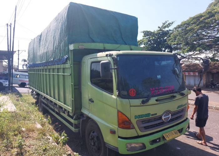 Truk Hino Lindas Pembonceng Motor di Wiradesa Pekalongan, Bidan Asal Pemalang Tewas di TKP