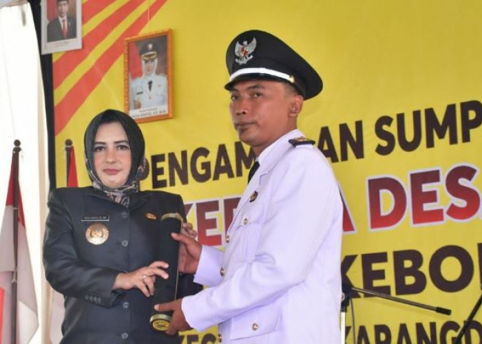 Suhartono Dilantik jadi Kepala Desa Antar Waktu Desa Kebonrowopucang, Ini Pesan Bupati Pekalongan Fadia 