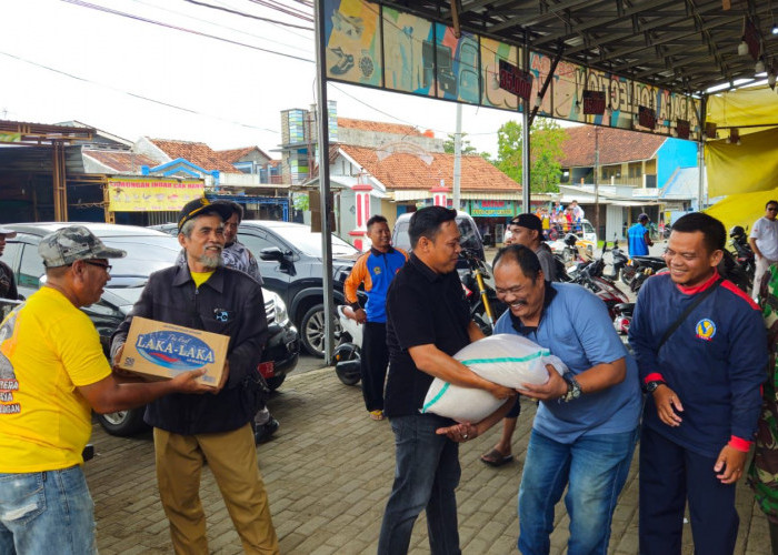 Wakil Ketua DPRD Kabupaten Pekalongan, Ruben R. Prabu Faza Bantu Korban Banjir di Sragi