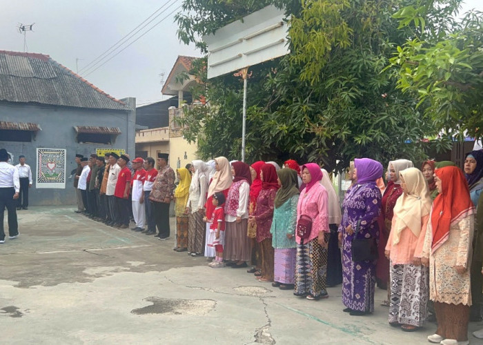 Semangat Tak Kenal Usia, Puluhan Lansia Jadi Petugas dan Peserta Upacara HUT ke-81 RI di Podosugih Pekalongan