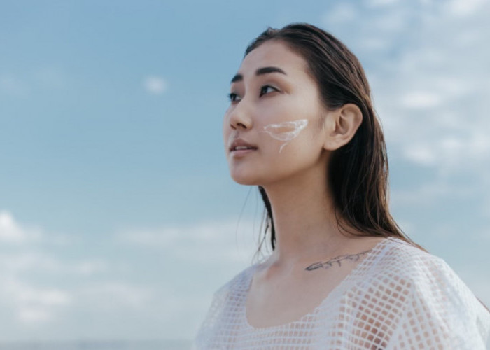 Apa Saja Merk Sunscreen Mencerahkan yang Nyaman di Kulit? Ini Dia Rekomendasinya