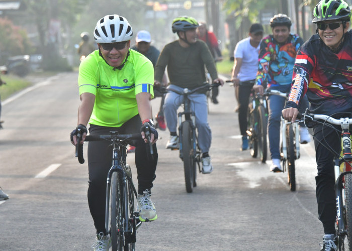Plt Bupati Pekalongan Sukirman Ajak ASN Hemat Energi Lewat Kegiatan Gowes Bersama