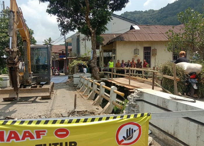 Jembatan Gintung Kandangserang Rusak Parah, Dibongkar dan Dibangun Ulang Rp290 Juta