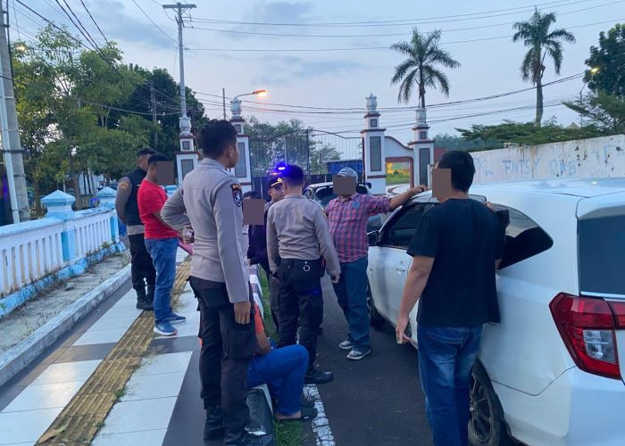 Dihadang Dua Mobil Debt Collector, Warga di Pekalongan Lapor Call Centre 110