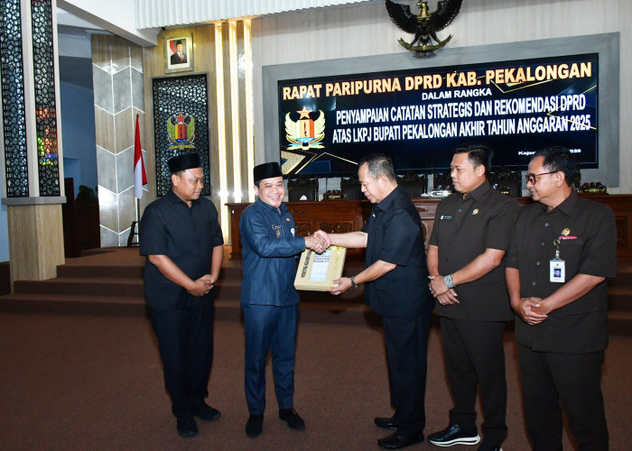 Plt Bupati Pekalongan Sukirman Hadiri Paripurna DPRD, Tegaskan Komitmen Tindak Lanjut Rekomendasi LKPJ 2025