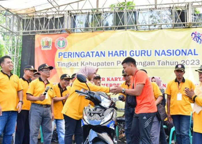 Ribuan Peserta Ikuti Jalan Sehat Hari Guru Nasional 2023 di Kabupaten Pekalongan