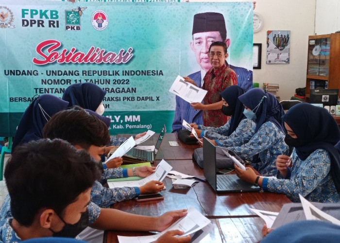 Bisri Sosialisasikan UU No 11 Tahun 2022 Tentang Keolahragaan Kepada Mahasiswa AAK Pekalongan