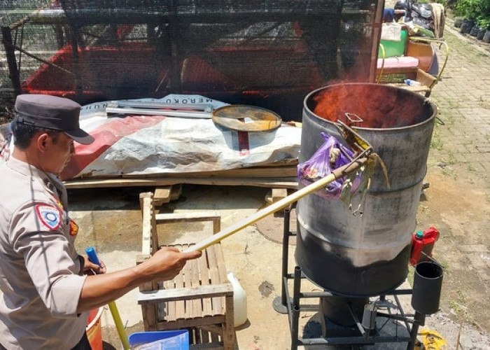 Kelompok Pemuda di Sokoduwet Ciptakan Incinerator Dari Barang Bekas