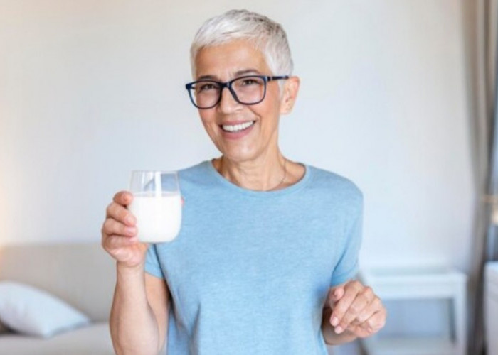 Rekomendasi 5 Minuman untuk Menghilangkan Badan Lemas dari Susu Terbaik Buat Orang Tua Usia 50-an 