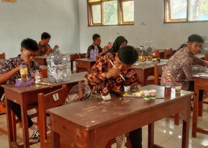 Sambut Hari Batik dengan Aneka Lomba,  SMK Yapenda 2 Wiradesa Ajak Siswa Nguri-Nguri Kebudayaan