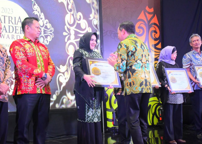 Bupati Pekalongan Fadia Arafiq Terima Penghargaan Satria Leader Award 2023