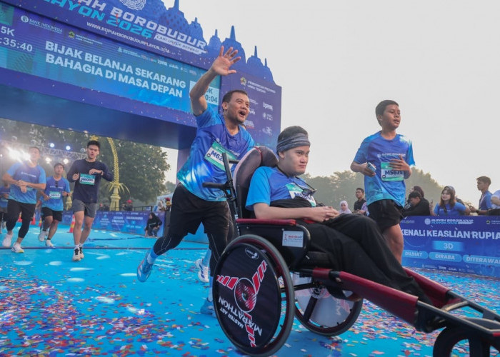 Sambil Dorong Kursi Roda Sang Anak, Ahmad Luthfi Ramaikan Rupiah Borobudur Playon 2026