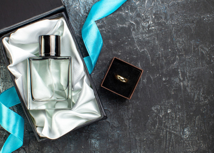 6 Parfum Pria Terbaik untuk Menarik Perhatian Wanita, Bikin Siapapun Penasaran dan Betah di Dekatmu           