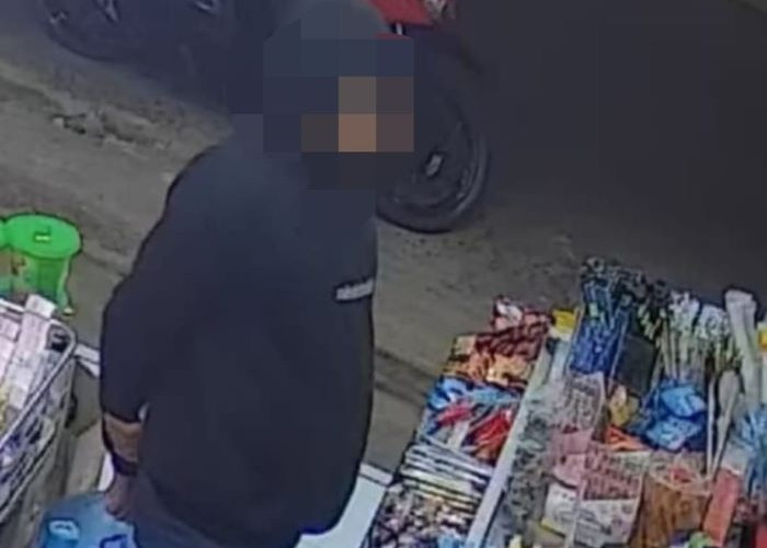 Motor Siswa 16 Tahun Dicuri Saat Bekerja di Toko Kelontong, Pelaku Terekam Kamera CCTV