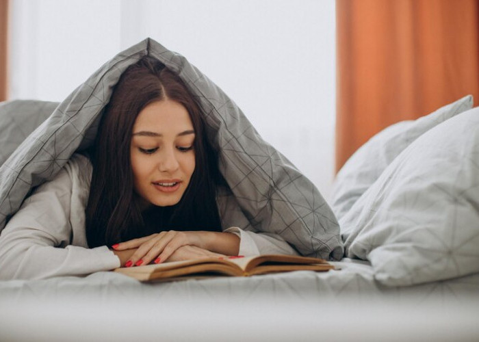 Awas! Ini 5 Kebiasaan yang Harus Dihindari Saat Membaca, Buat Mata Tetap Sehat Meski Hobi Baca