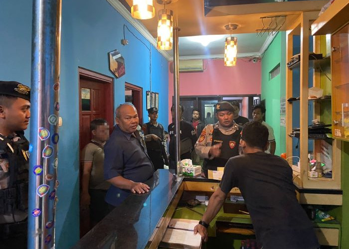 Sambangi Kafe di Kajen dan Siwalan, Polisi Sita Belasan Botol Miras
