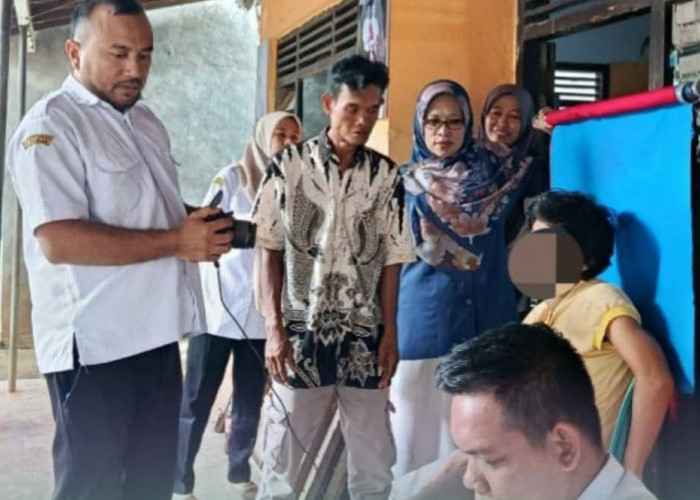 Disdukcapil Kabupaten Pekalongan Jemput Bola Rekam KTP-el bagi Warga Disabilitas dan ODGJ di Wiradesa