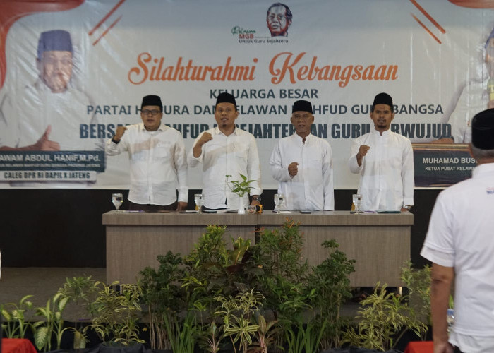 Ribuan Relawan Mahfud Guru Bangsa dan Kader Hanura Wilayah Dapil RI X Jateng Deklarasi Dukung Ganjar-Mahfud
