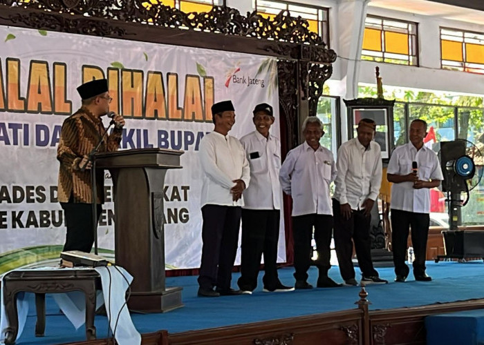 Bupati Batang Janjikan Dana Pensiun untuk 2.000 Perangkat Desa di Daerahnya 