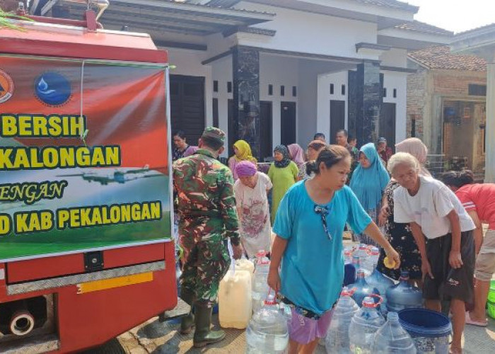 Krisis Air Bersih Meluas di Pekalongan, Dropping Terus Digeber! Hari Ini 400 KK di Kesesi Dapat Pasokan Air