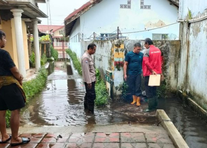 Viral! Banjir Berwarna Merah Sirup Genangi Pekalongan, Ini Penjelasan Lurah Simbang Kulon dan Upayanya