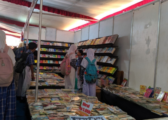 Ramai Berburu Diskon Buku di Festival Literasi Kota Pekalongan