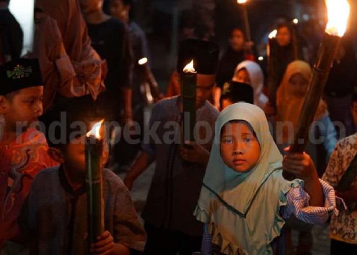 Pawai Obor Meriahkan Resepsi 1 Abad NU di Kalipucang Kulon