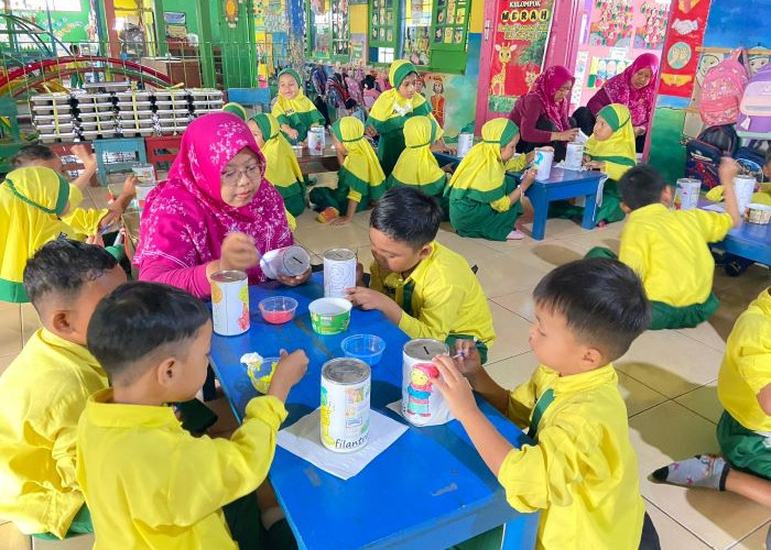 Sambut Isro Miroj 2026, Siswa TK ABA Kajen Asah Kreativitas Melukis Kaleng Filantropis