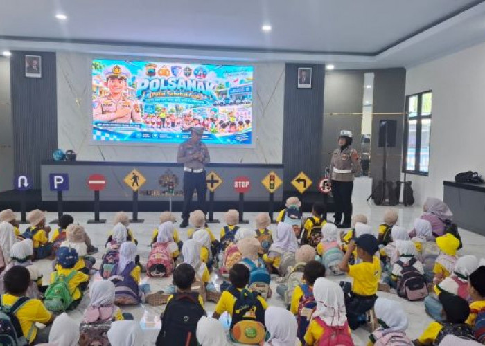 Seru! Anak-anak RA Muslimat NU Wonorejo Diajak Kenalan dengan Polisi, Ada Badut SiPolin hingga Mobil Patroli