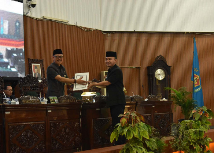 Dua Fraksi Dukung Raperda Kearsipan dan Keperpustakaan